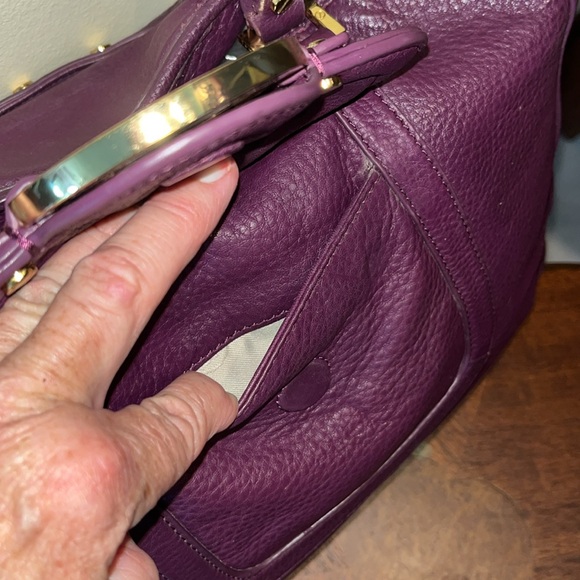 Tory Burch  purple leather shoulder bag  satchel 2 exterior pockets  Goldtone HW - Picture 5 of 17